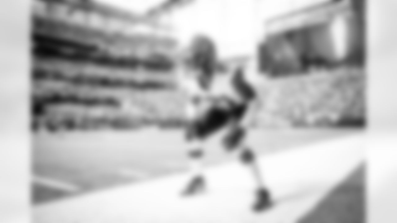 Cornerback Denzel Ward (21) before a NFL football game between the Cleveland Browns and Minnesota Vikings on October 3, 2021 at US Bank Stadium. The Browns won 14-7.