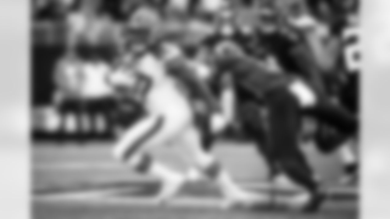 Running back Kareem Hunt (27) during a NFL football game between the Cleveland Browns and Atlanta Falcons on October 2, 2022 at Mercedes-Benz Stadium. The Browns lost 20-23.