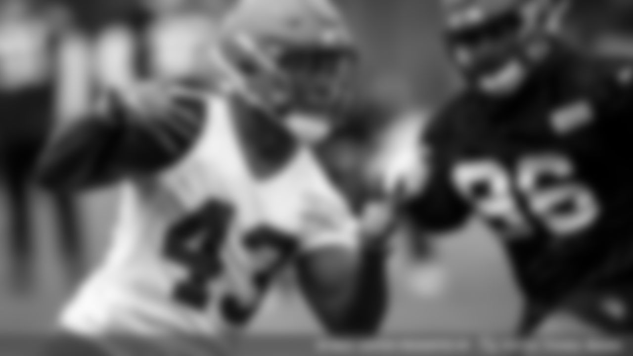 Running Back Trayone Gray (43)