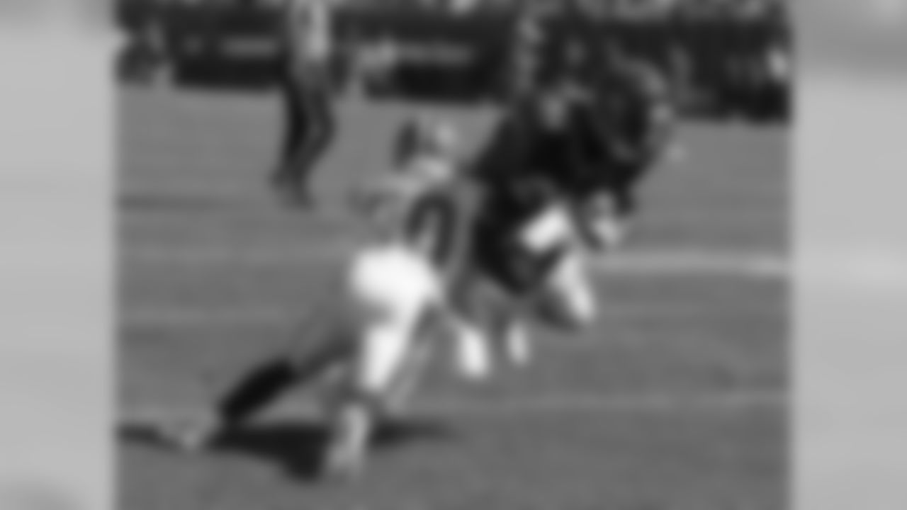 DB Jason McCourty tackles Bengals HB Joe Mixon.