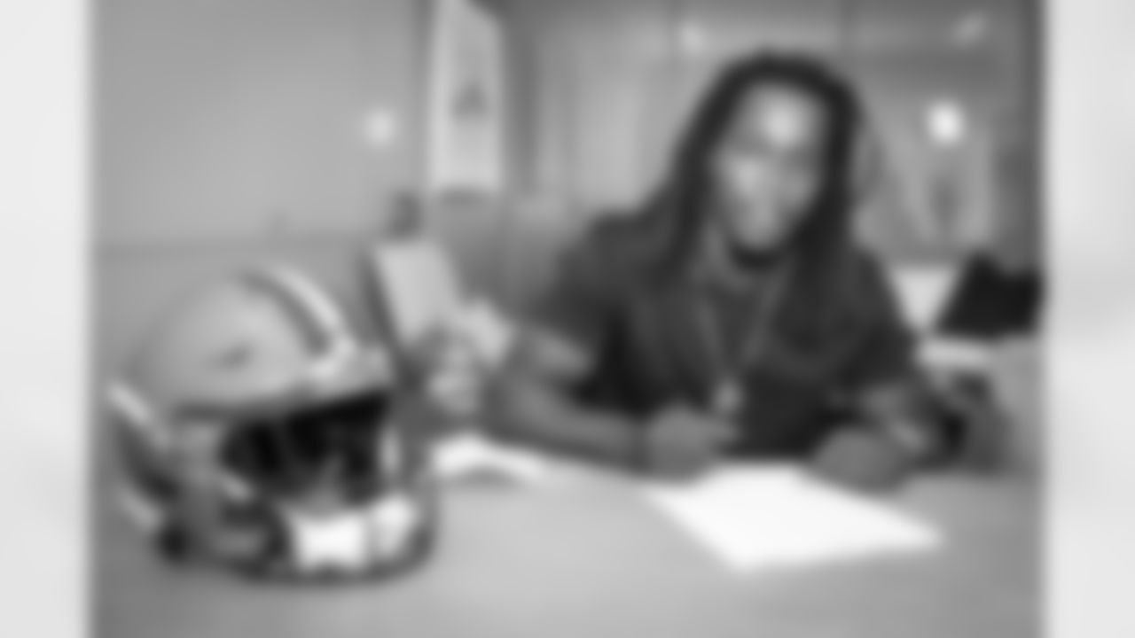 Running Back Kareem Hunt (27) signs a contract extension on September 8, 2020