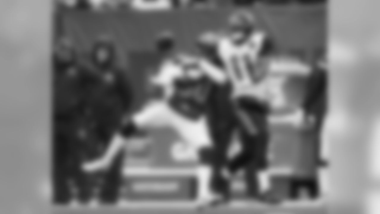 DB Jason McCourty breaks up a pass intended for Jaguars WR Marqise Lee.