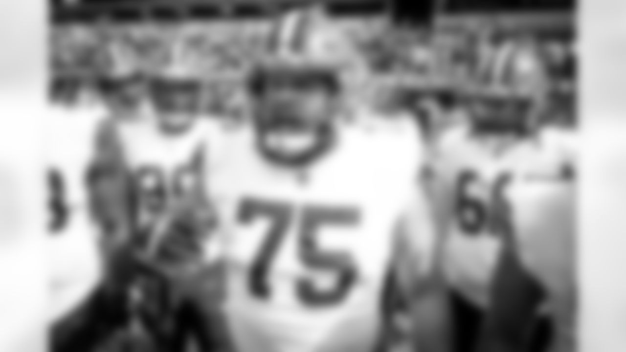 Offensive guard Joel Bitonio (75) before a NFL football game between the Cleveland Browns and Los Angeles Chargers on October 10, 2021 at SoFi Stadium. The Browns lost 42-47.
