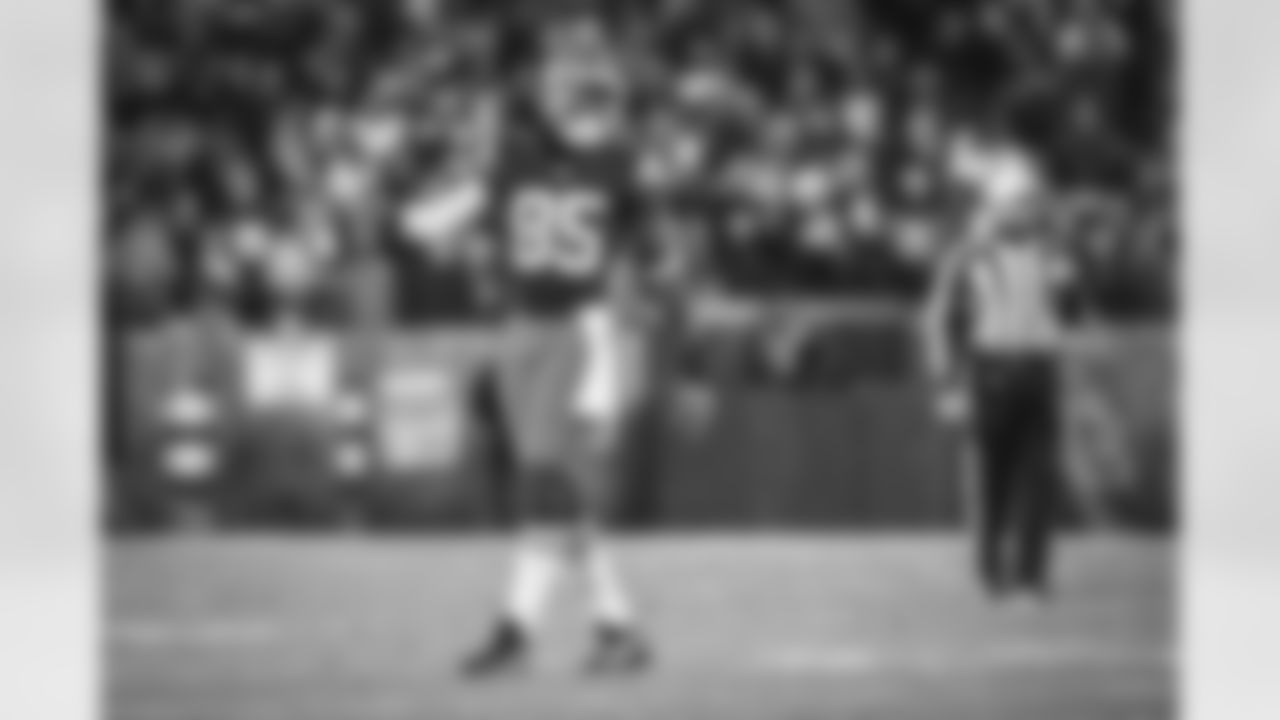 Tight end David Njoku (85) during a NFL football game between the Baltimore Ravens and Cleveland Browns on December 17, 2022 at FirstEnergy Stadium.
