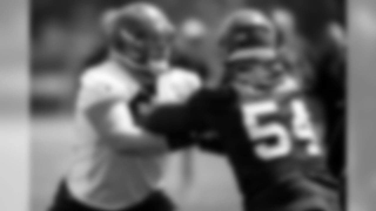 Offensive guard Joel Bitonio (75)