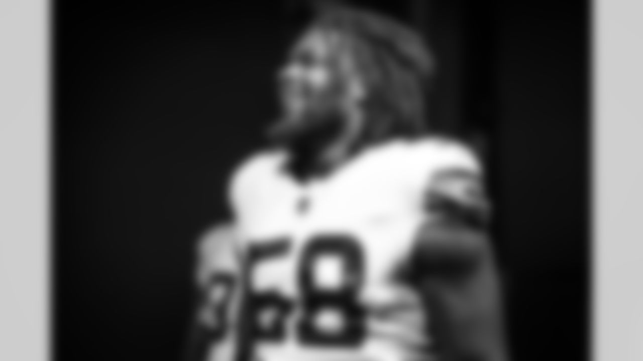 Defensive tackle Malik McDowell (58) before a NFL football game between the Cleveland Browns and Minnesota Vikings on October 3, 2021 at US Bank Stadium. The Browns won 14-7.