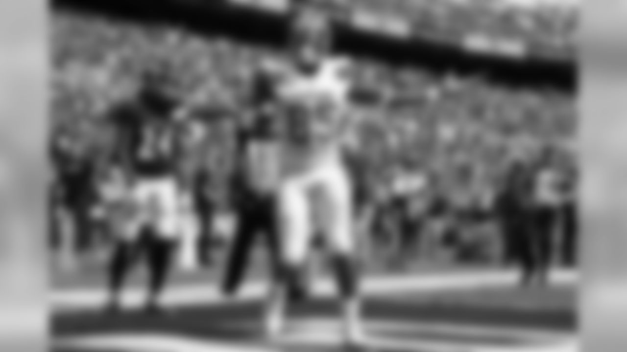 TE David Njoku celebrates his first NFL touchdown.