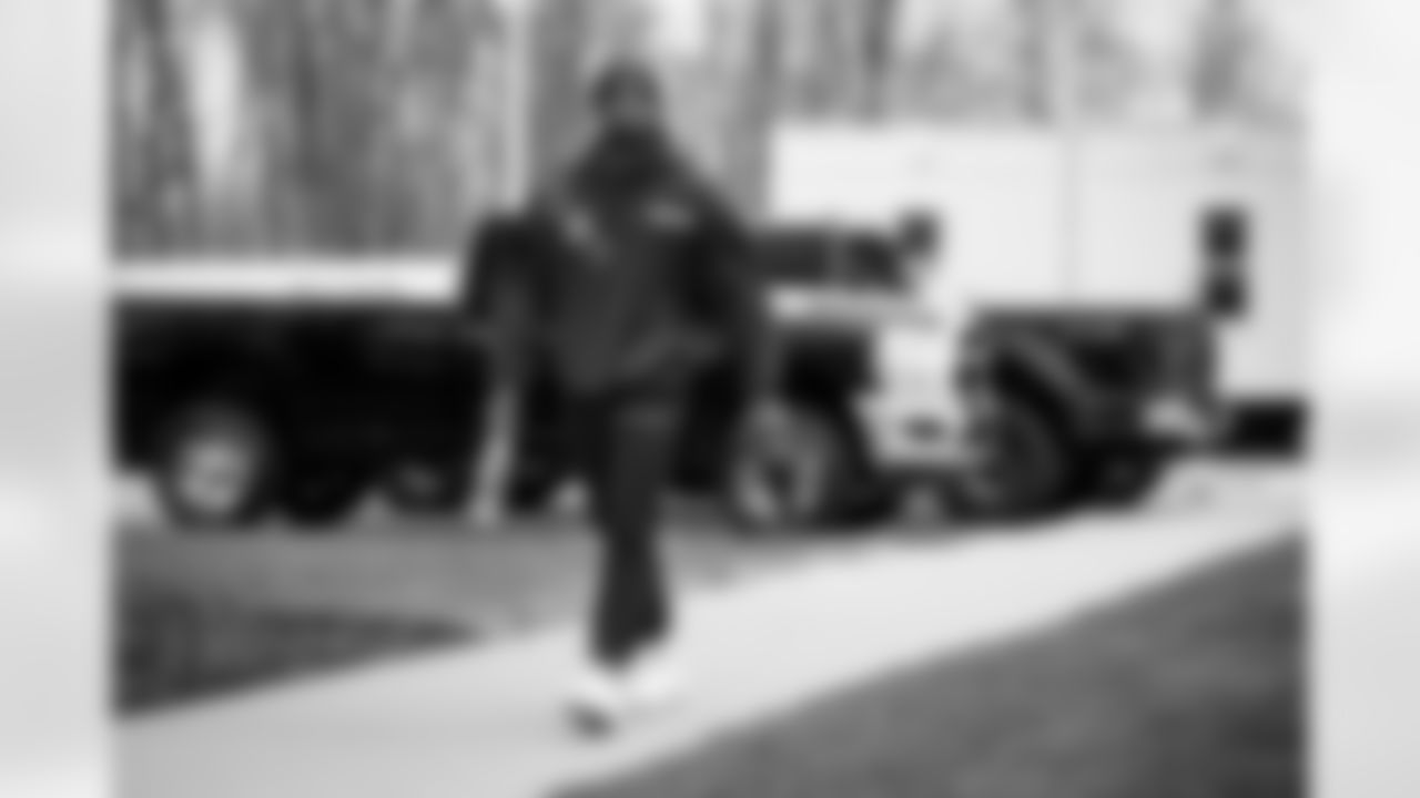 Cornerback Denzel Ward (21) arrives for the start of offseason workouts at CrossCountry Mortgage Campus on April 17, 2023.