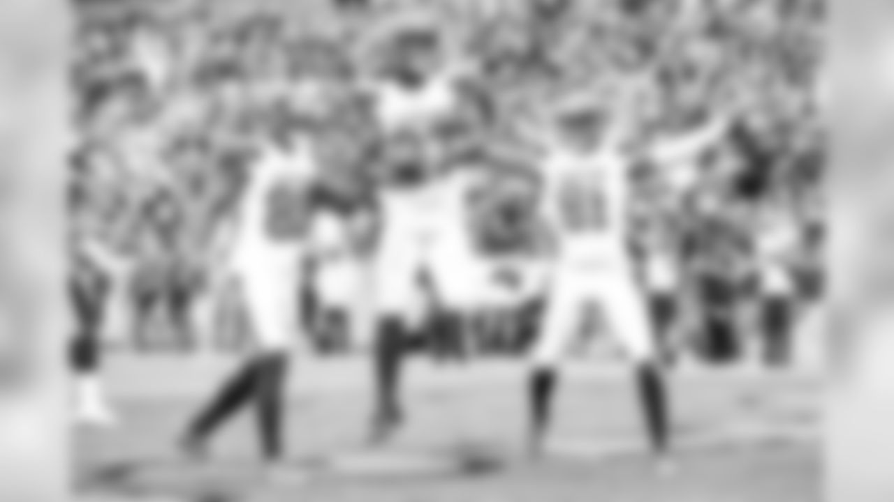 Running Back Kareem Hunt (27)