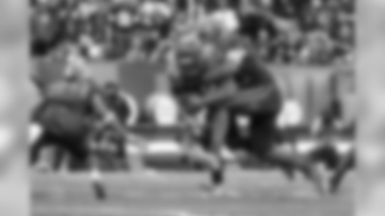 Linebacker Joe Schobert (53)