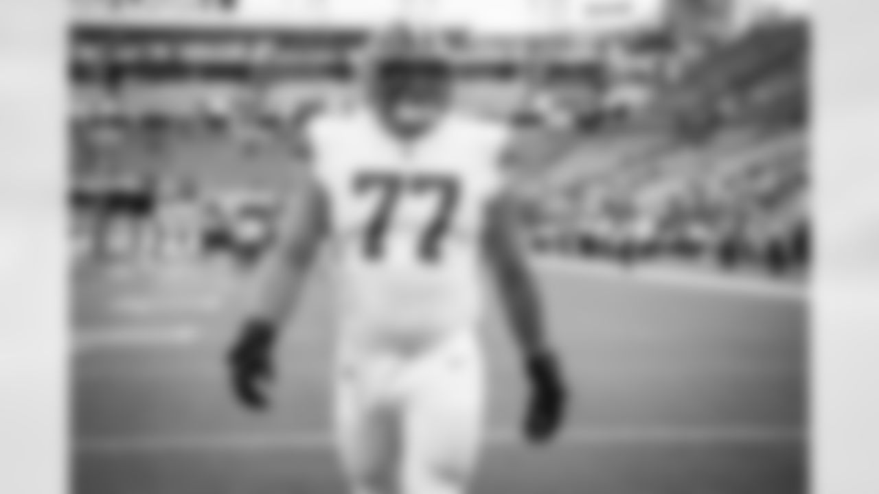 Offensive guard Wyatt Teller (77) before a preseason NFL football game between the Cleveland Browns and Jacksonville Jaguars on August 12, 2022 at TIAA Bank Field. The Browns won 24-13.