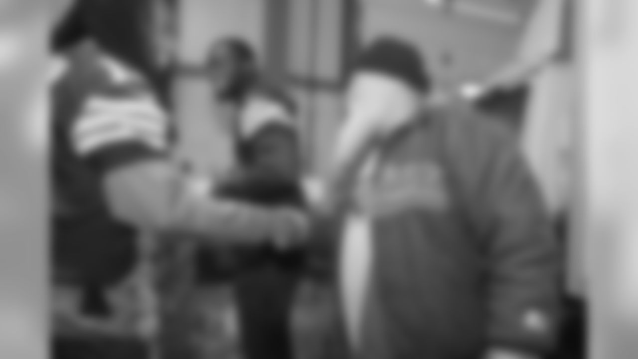 Browns visit the Greater Cleveland Foodbank