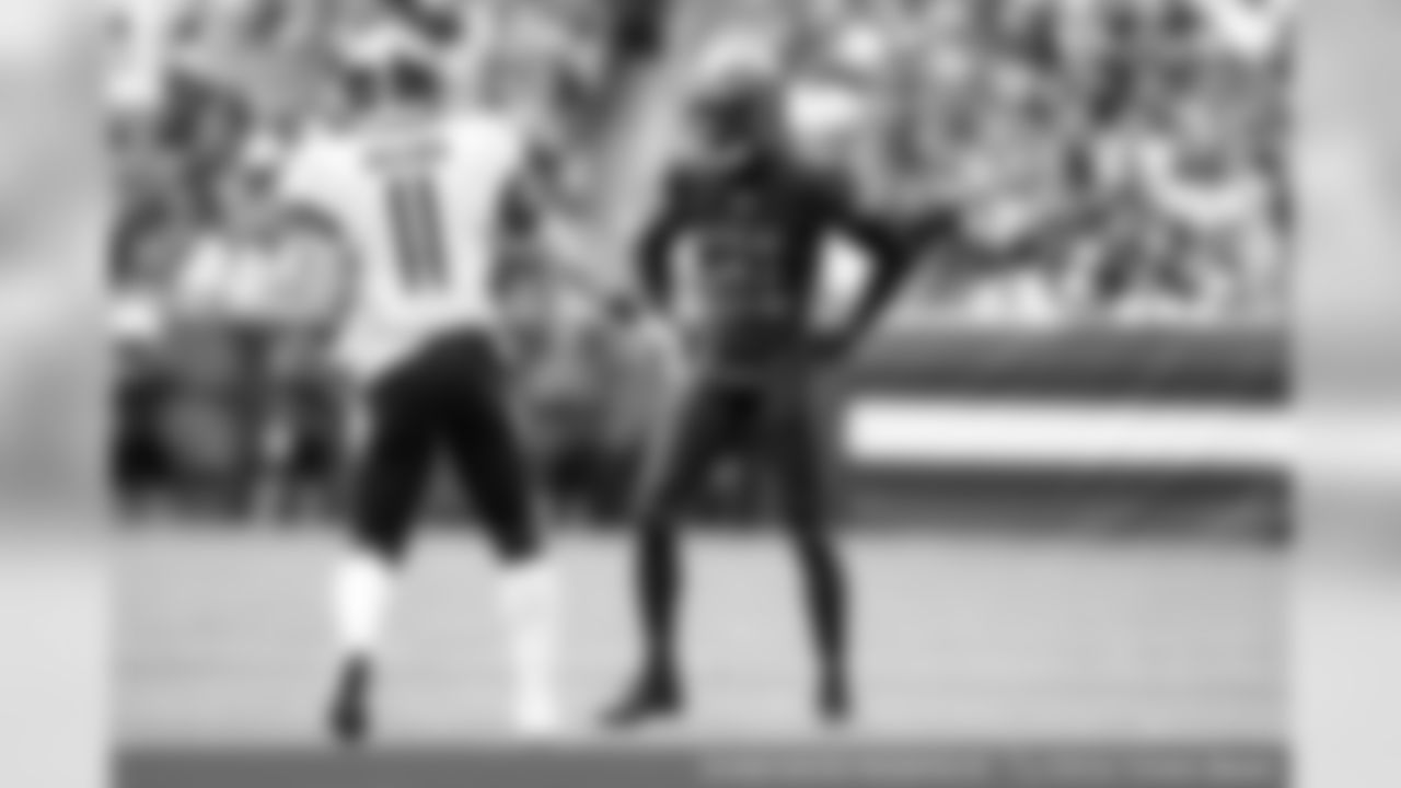 Cornerback Denzel Ward (21)
