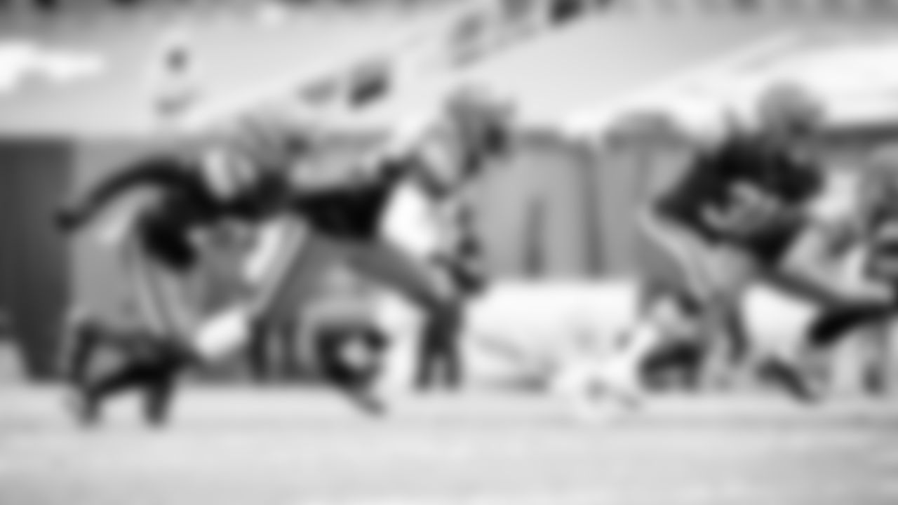 The Cleveland Browns play the Pittsburgh Steelers at FirstEnergy Stadium in Week 17.