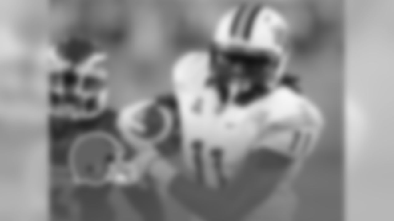19) Cleveland – WR Breshad Perriman -Perriman has the size, speed combo you look for in a true #1 WR in the NFL. He is a physical freak and respected NFL films analyst Greg Cossel thinks he could be the best WR in this draft.