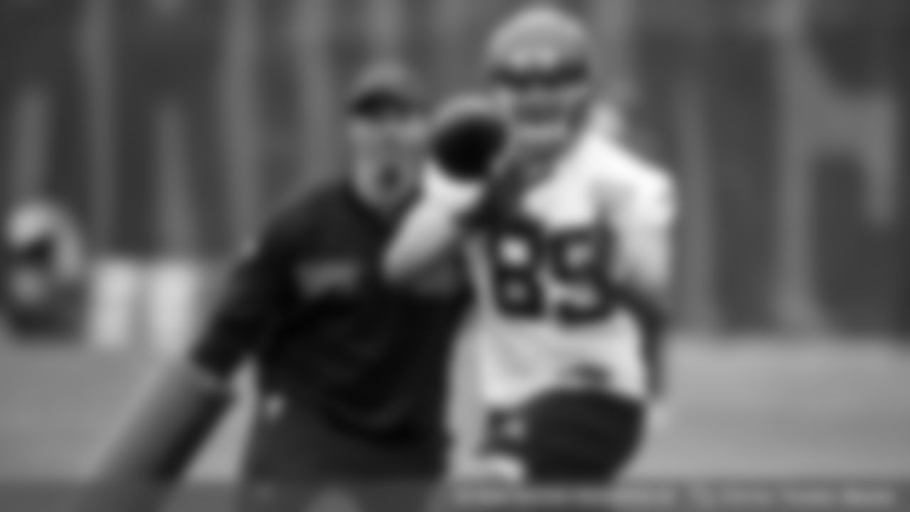 Tight end Stephen Carlson (89)