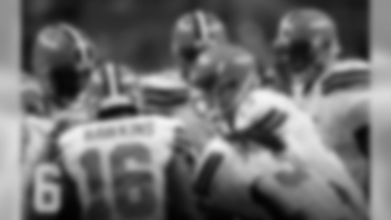 RB Robert Turbin stiff-arms a Broncos defender in his first game for the Browns.