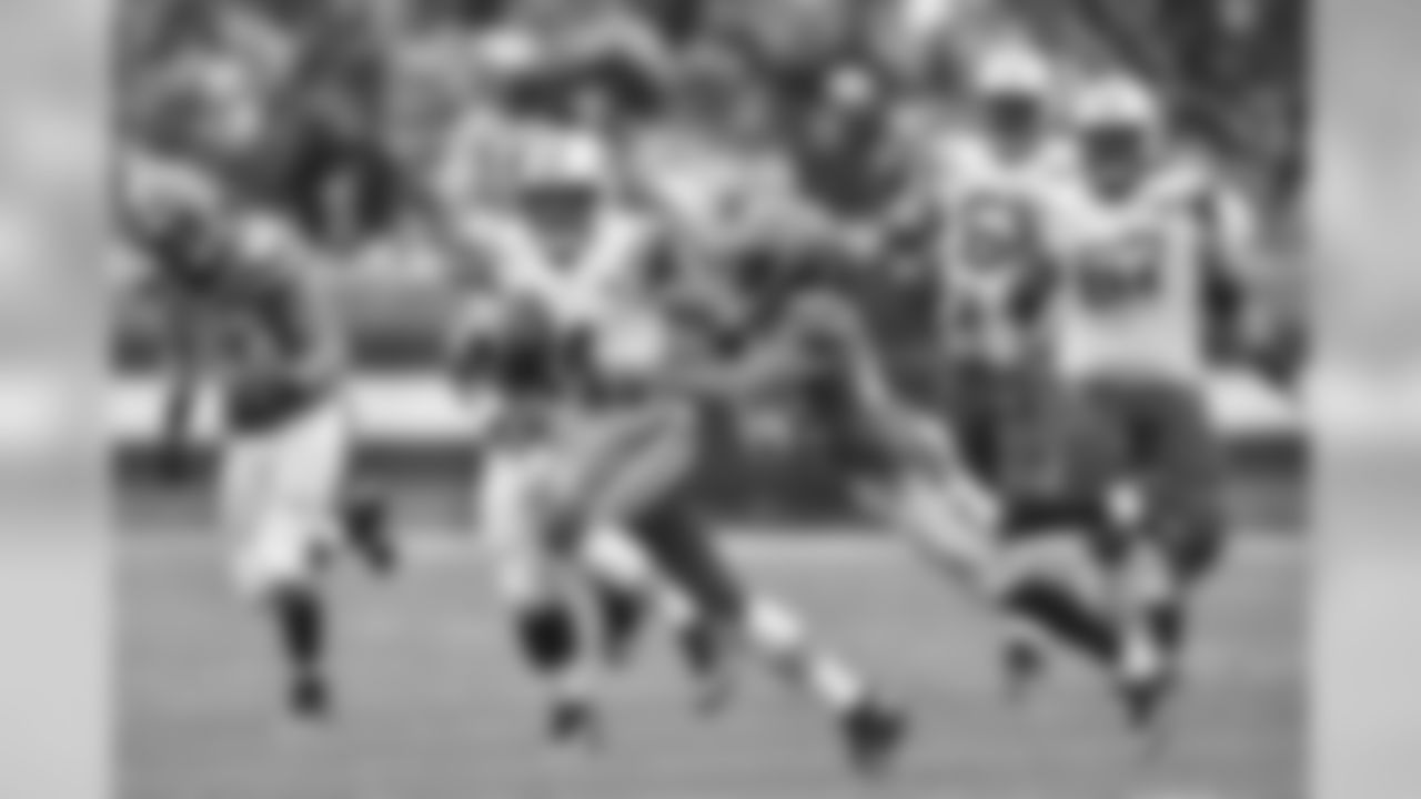 DB Tramon Williams Sr. tries to tackle New York Jets QB Ryan Fitzpatrick.