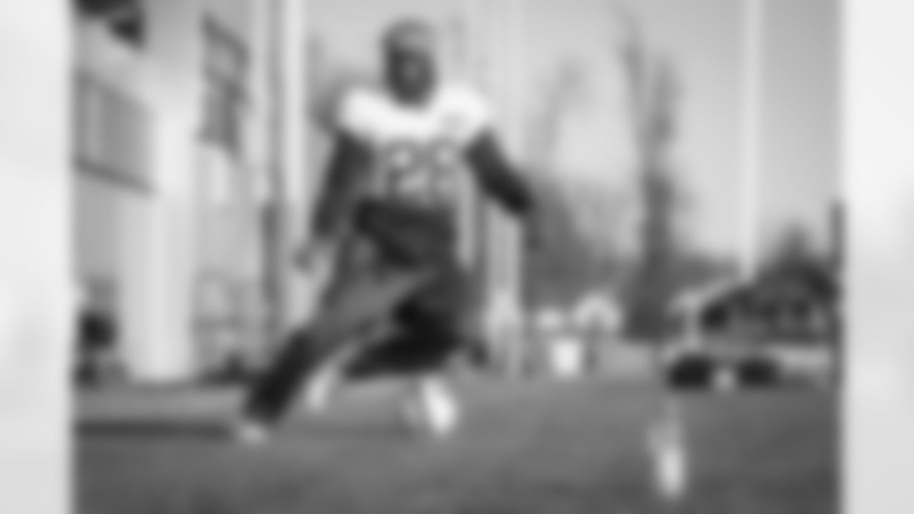 Linebacker Jeremiah Owusu-Koramoah (28) plays soccer after practice at CrossCountry Mortgage Campus on November 23, 2022.