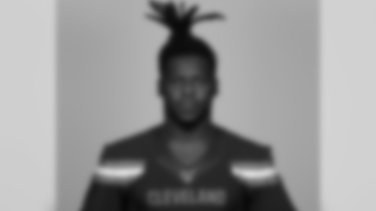 Defensive end Chad Thomas (92)