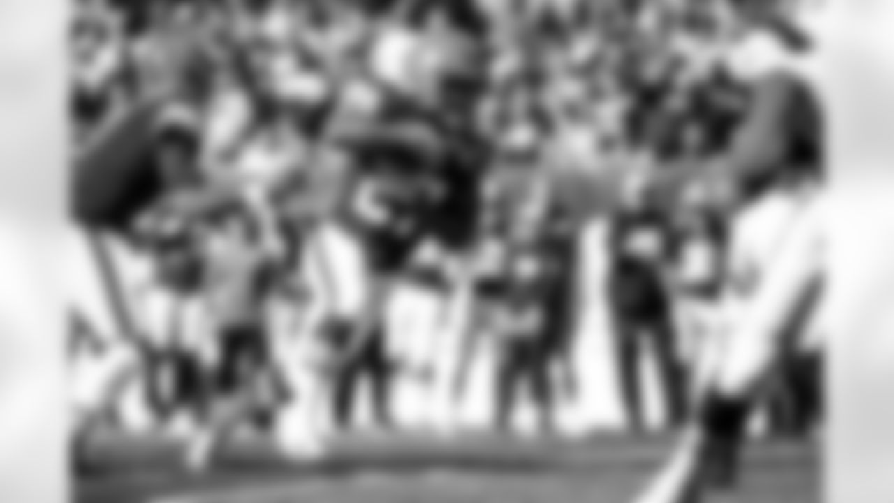 Running back Kareem Hunt (27) during a NFL football game between the New England Patriots and Cleveland Browns on October 16, 2022 at FirstEnergy Stadium. The Browns lost 38-15.