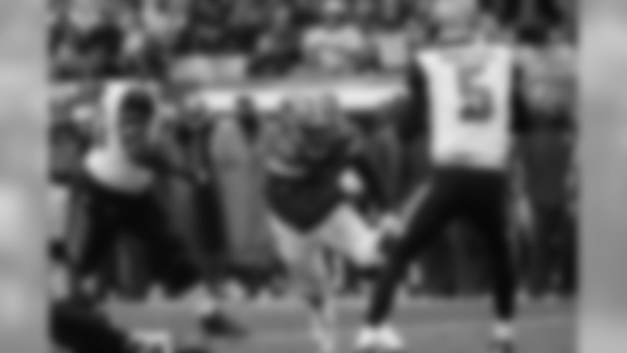 LB James Burgess Jr. pressures Jaguars QB Blake Bortles.