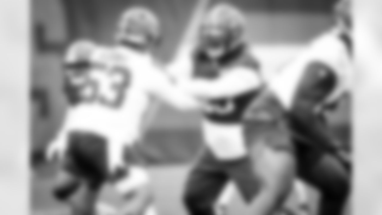 Defensive tackle Sheldon Richardson (98) during practice on October 14, 2020
