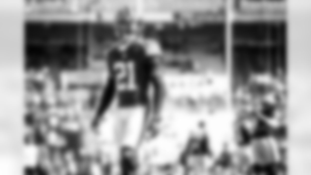 Cornerback Denzel Ward (21) before a NFL football game between the Houston Texans and Cleveland Browns on September 19, 2021 at FirstEnergy Stadium. The Browns won 31-21.