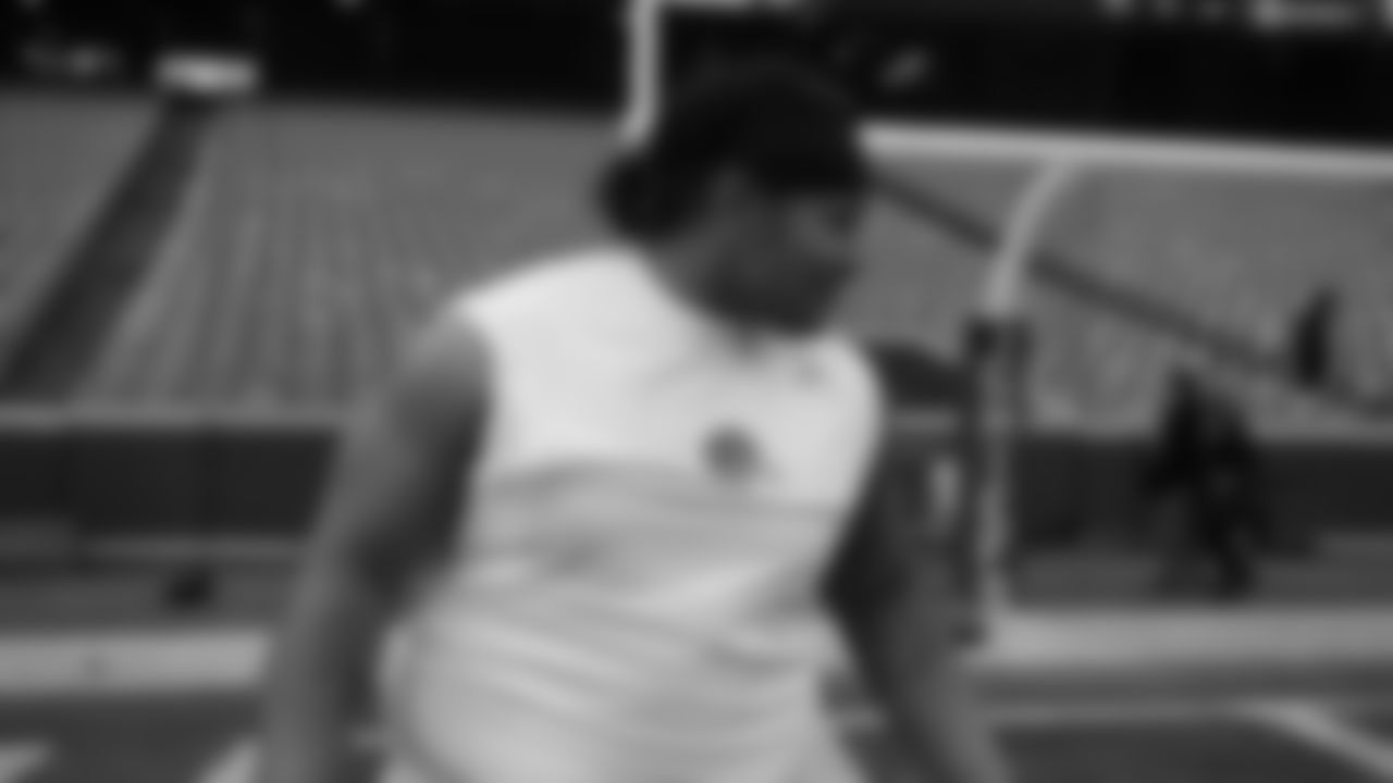 Browns DL Danny Shelton in warm ups