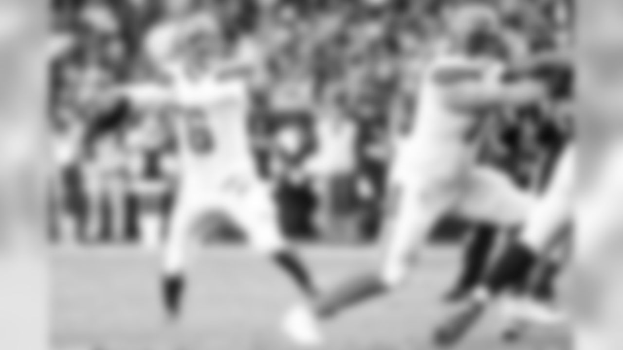 Quarterback Baker Mayfield (6)