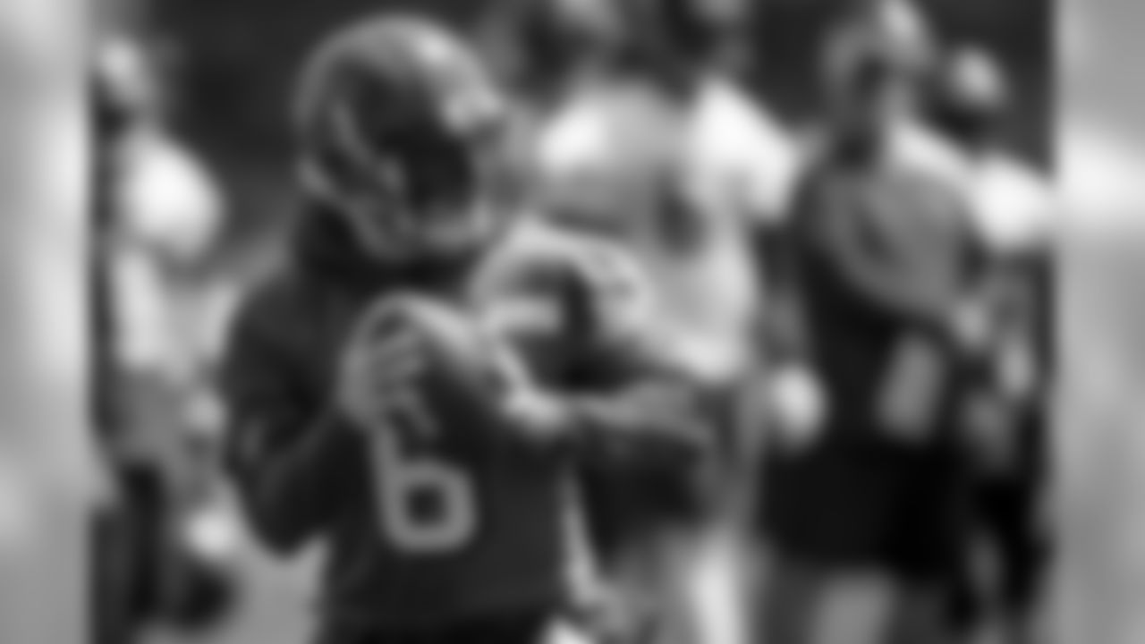 Quarterback Baker Mayfield (6)