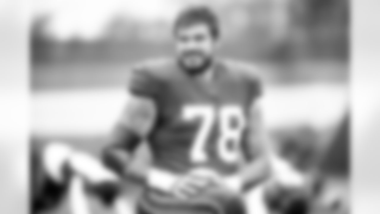 Offensive tackle Jack Conklin (78) during practice on October 27, 2021.