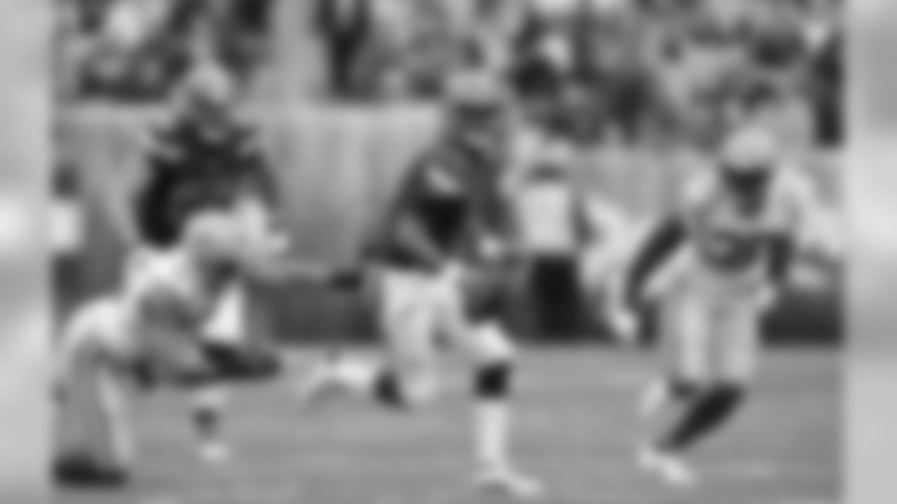 QB DeShone Kizer scrambles.