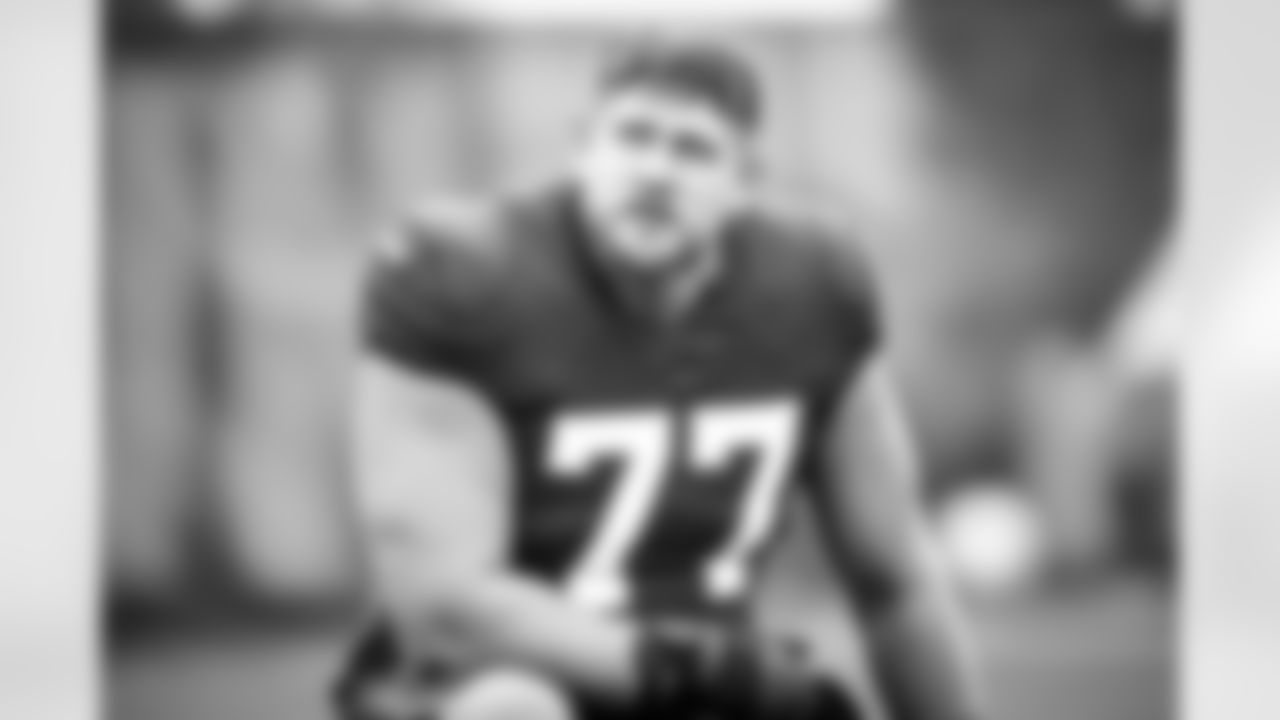 Offensive guard Wyatt Teller (77) during practice on October 27, 2021.