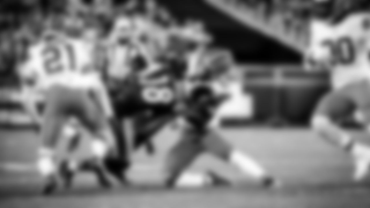 The Cleveland Browns play the Pittsburgh Steelers at Heinz Field in Week 17 of the 2021 NFL season.