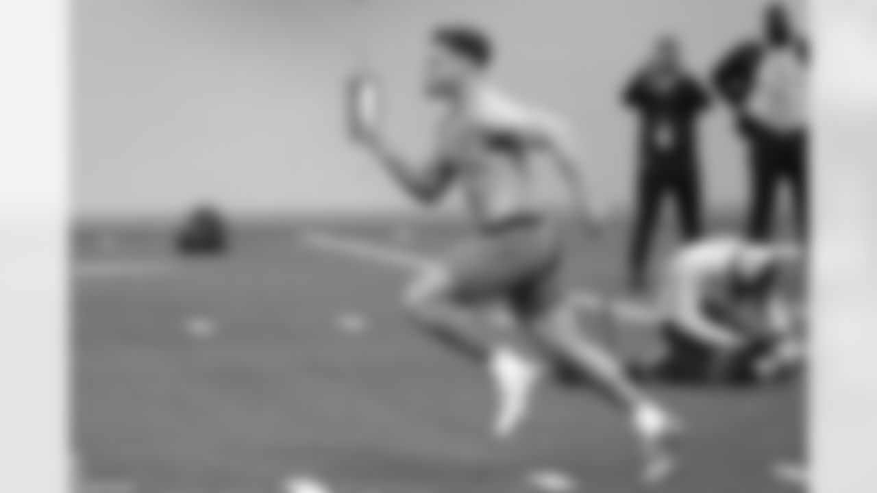 Elijah Molden, a cornerback, runs the 40-yard dash, Tuesday, March 30, 2021, during Washington's pro day football workout for NFL scouts in Seattle. (AP Photo/Ted S. Warren)
