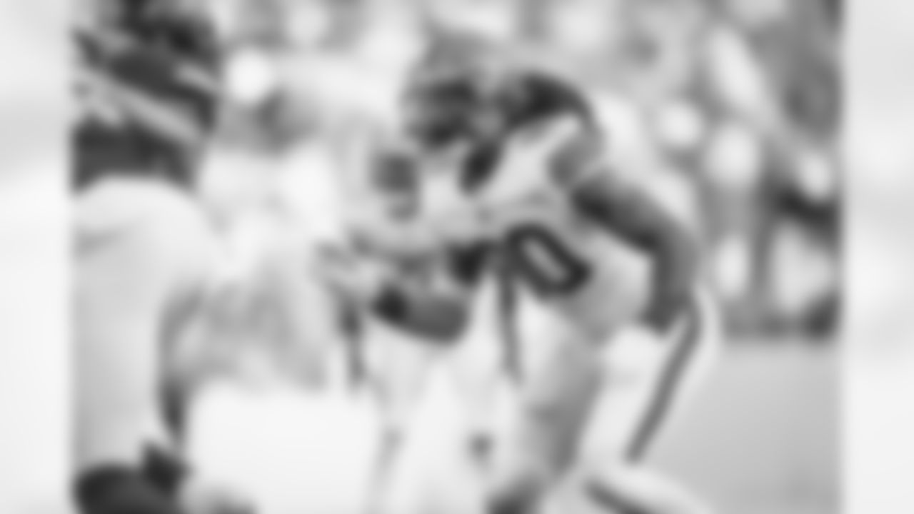 Defensive end Jadeveon Clowney (90) during a NFL football game between the Cleveland Browns and Washington Commanders on January 1, 2023 at FedEx Field.