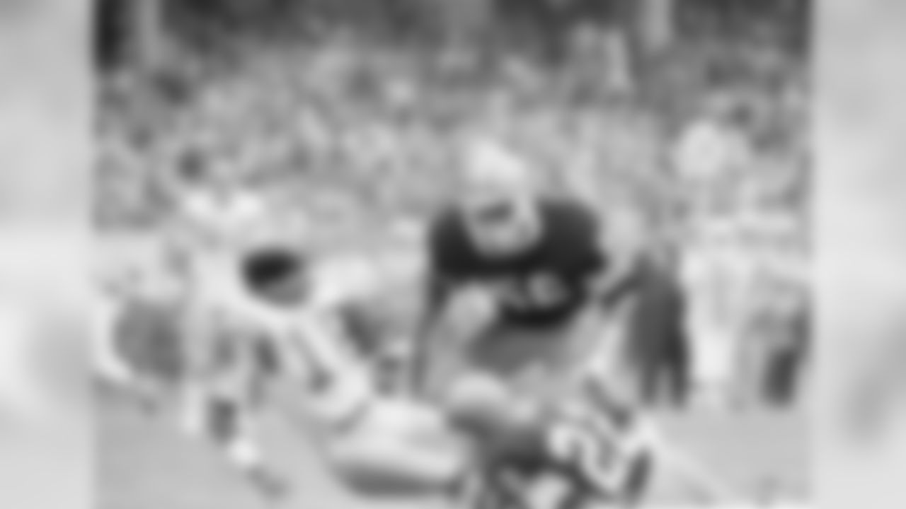 9) Chip Banks (1982-86) - 27.5 sacks
