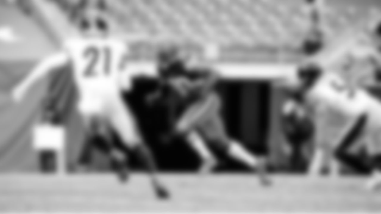 The Cleveland Browns play the Pittsburgh Steelers at FirstEnergy Stadium in Week 17.