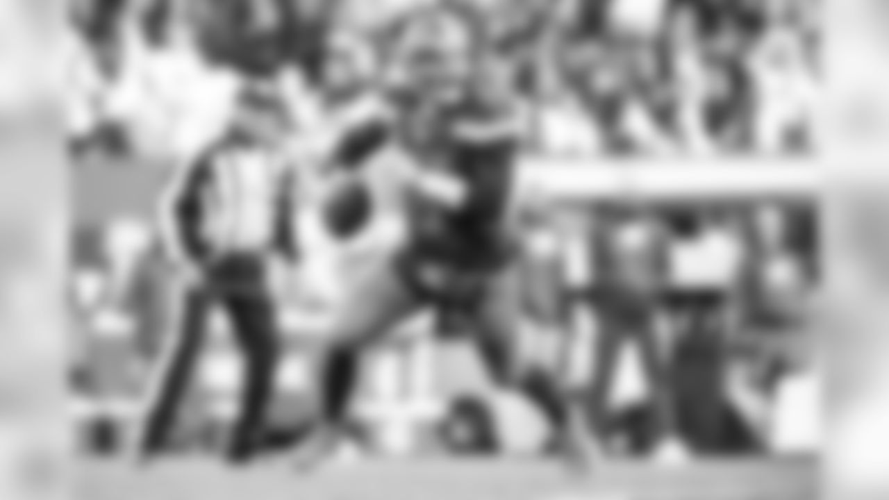 Quarterback Baker Mayfield (6)