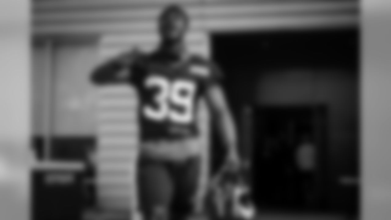 Cornerback Terrance Mitchell (39)