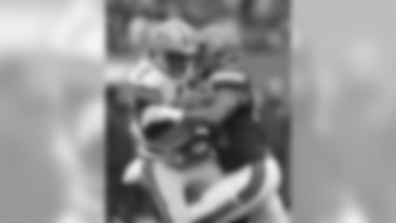 DL Nate Orchard sacks Packers QB Brett Hundley.