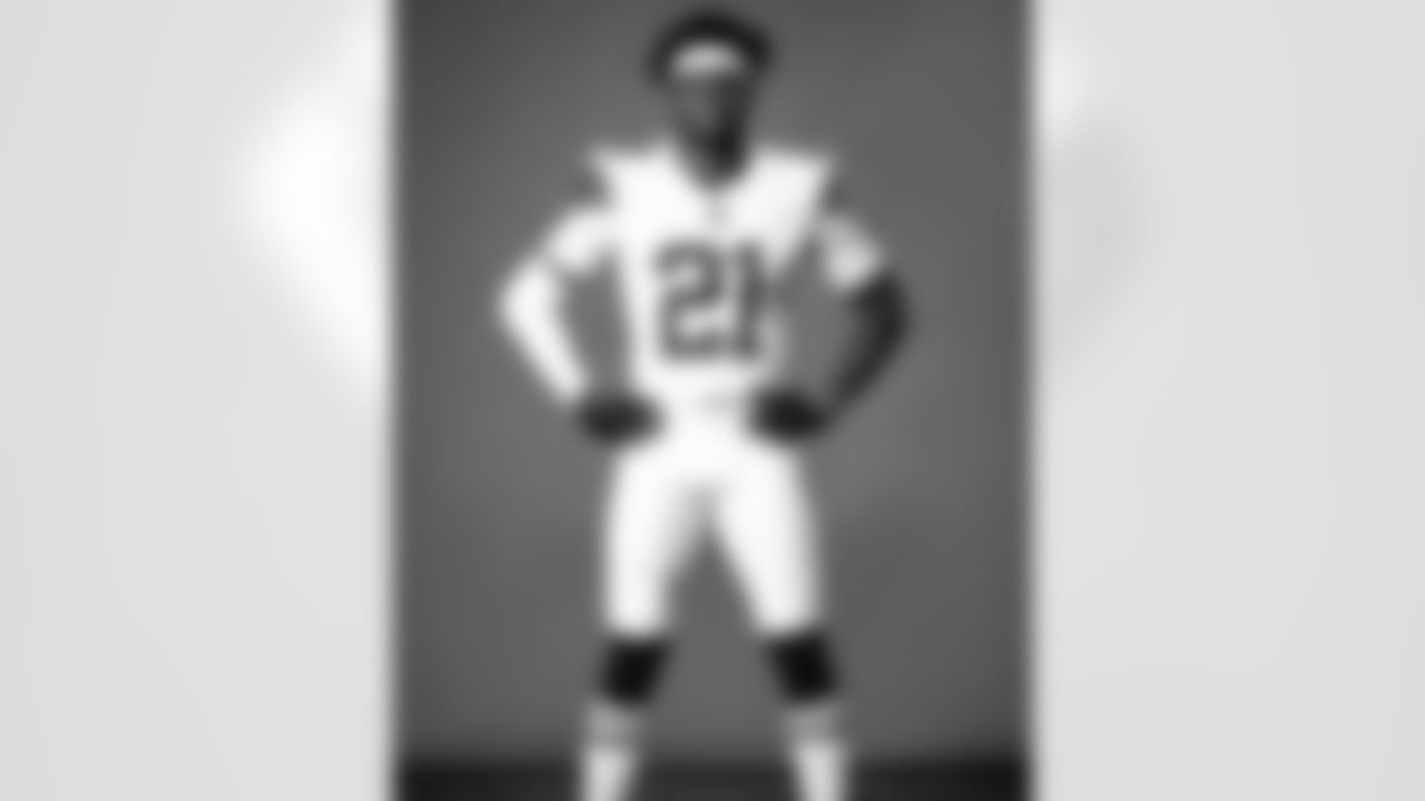 Browns players posing for a team photoshoot