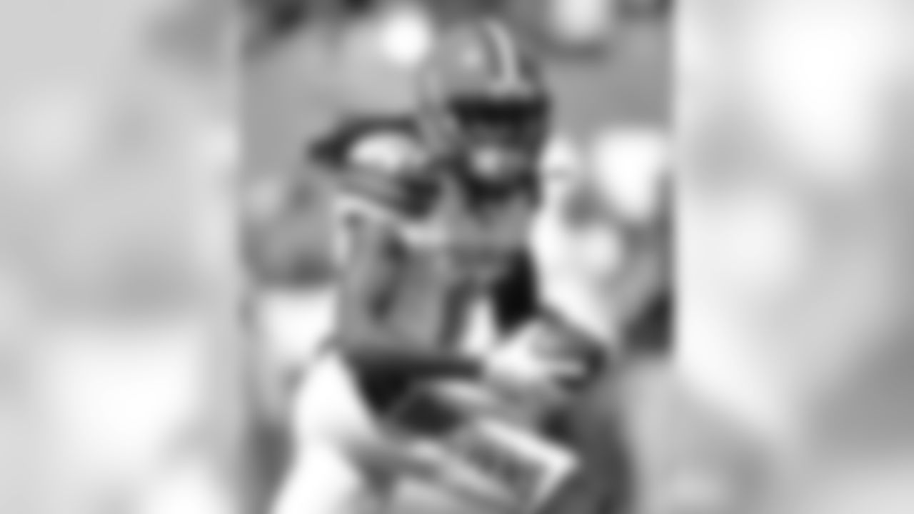 Cleveland Browns wide receiver Travis Benjamin runs for a 60-yard touchdown against the Tennessee Titans during the first half