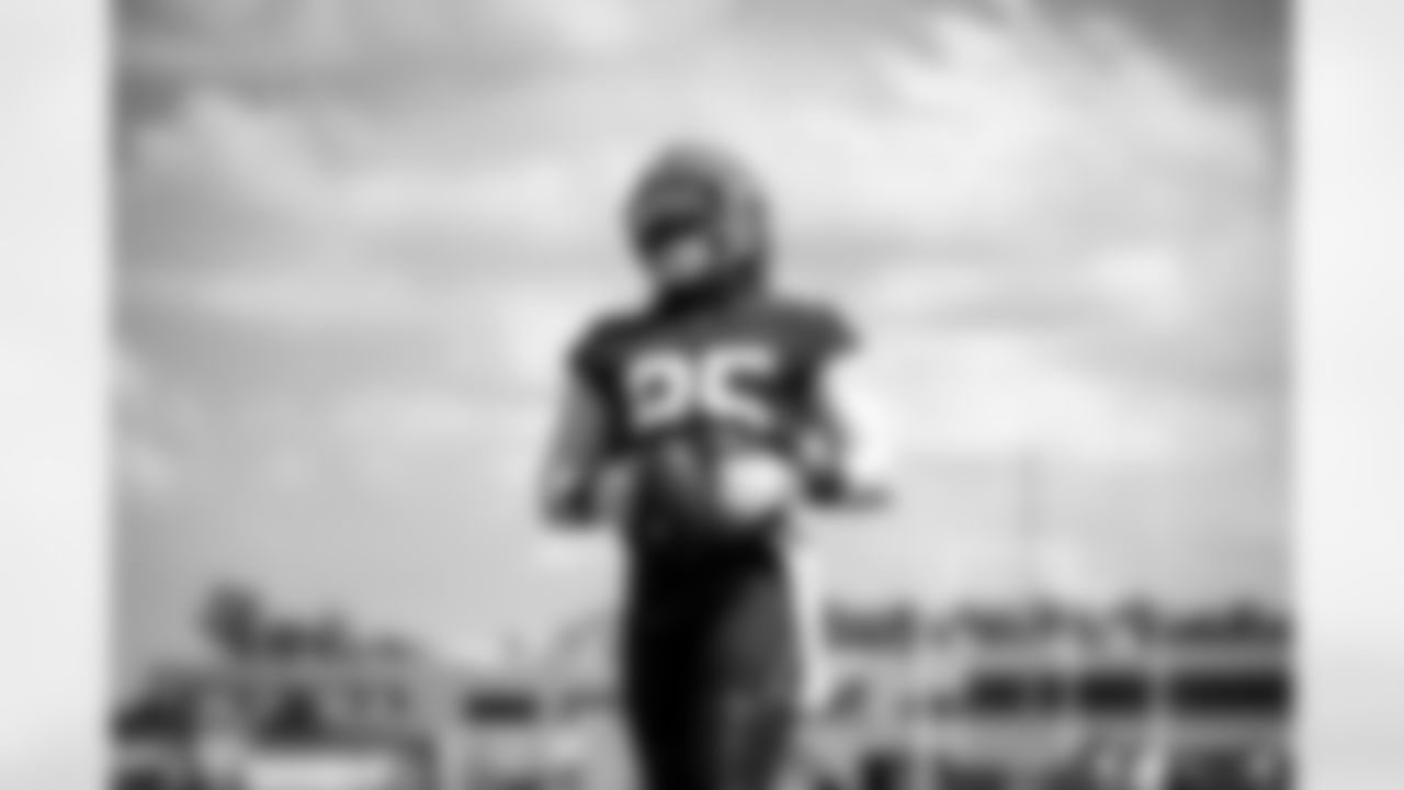 Tight end David Njoku (85) during the fifth day of OTAs at CrossCountry Mortgage Campus on June 1, 2022.