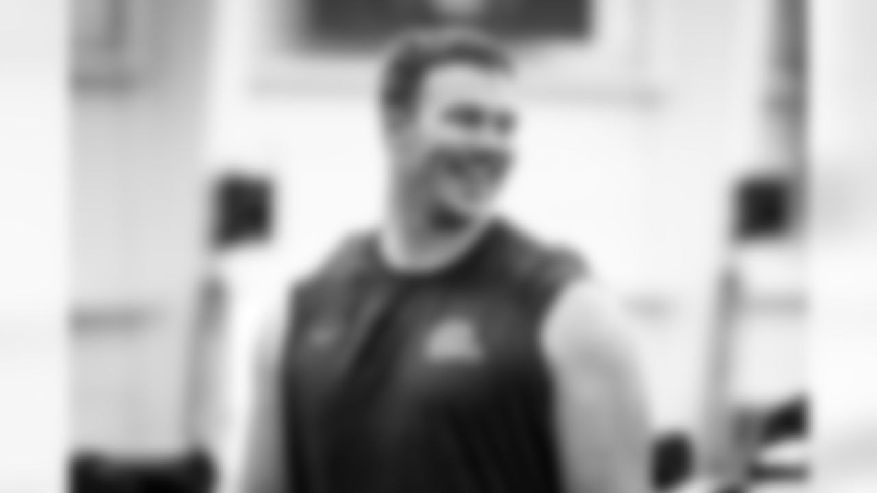 Center Ethan Pocic (55) during the eighth day of Phase I of the offseason on April 28, 2022.