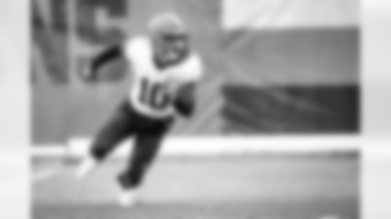Wide receiver Anthony Schwartz (10) during practice on December 30, 2021.