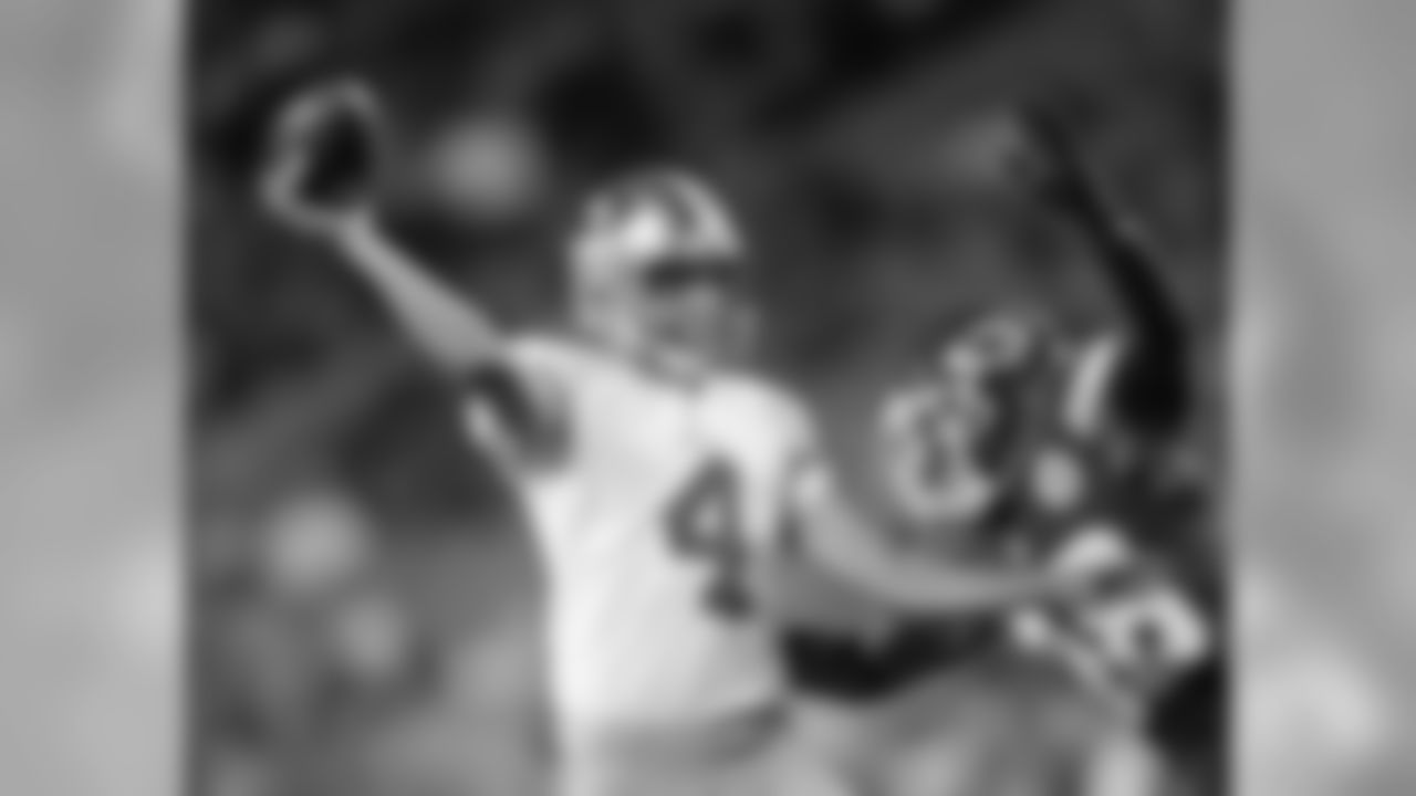 Browns acquire P Andy Lee