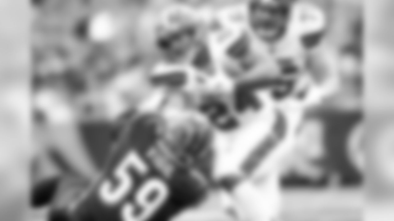 Running Back Nick Chubb (24)