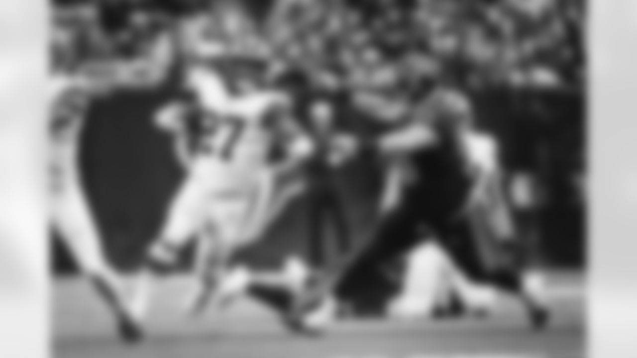 Running back Kareem Hunt (27) during a NFL football game between the Cleveland Browns and Houston Texans on December 4, 2022 at NRG Stadium.